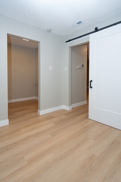 Building Photo - 2527 Porter Ave