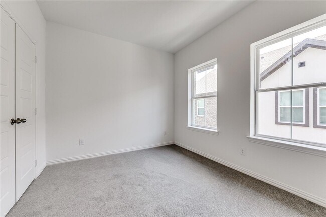 Building Photo - 2422 Ash Ln