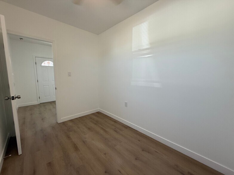 Building Photo - 359 W Amar St