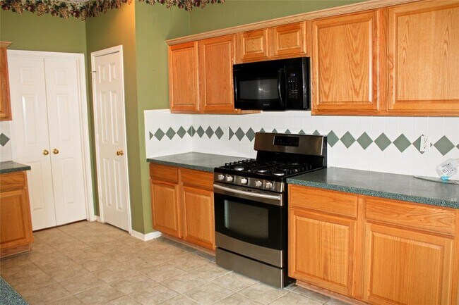Building Photo - 8511 Cross Country Dr