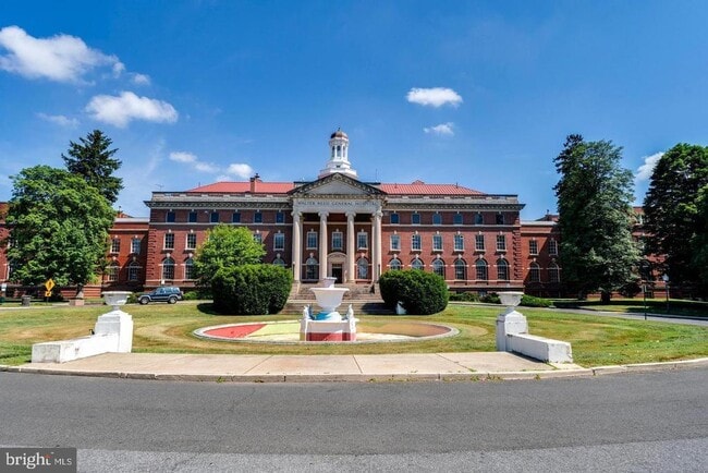 Building Photo - 6803 Cameron Dr NW