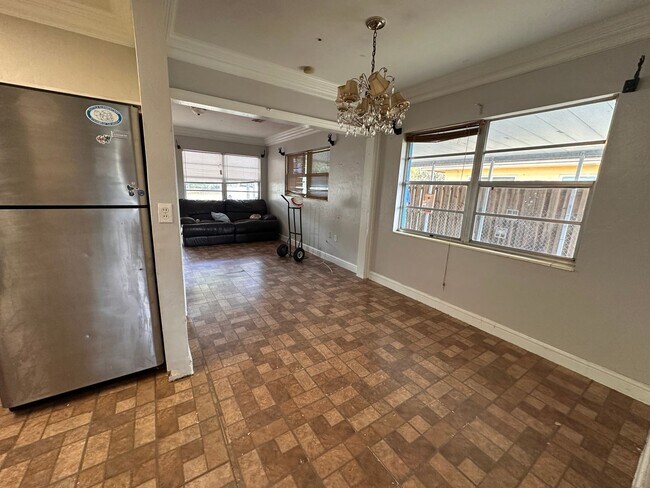 Building Photo - Sigle family home