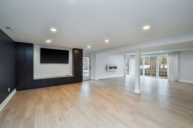 Building Photo - 945 Anne Rd