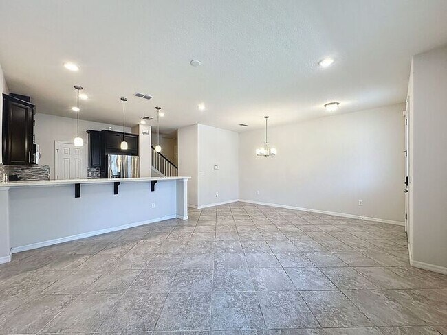 Building Photo - Spacious Townhome for Rent in Tapestry