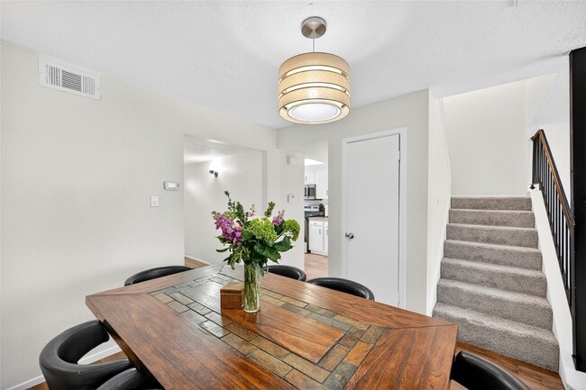 Building Photo - 6975 Chasewood Dr