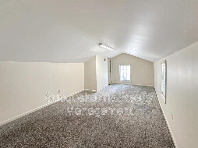 Building Photo - 339 E Derry Rd