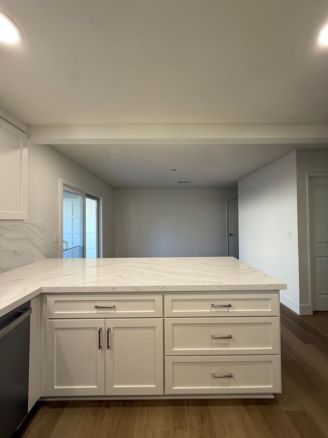 Building Photo - Just Beautifully Updated Village Hills Single Story Home in Orcutt