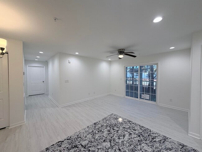 Building Photo - 179 Charter Dr