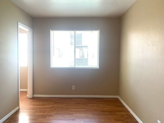 Building Photo - Check out this Freshly Painted and New Flo...