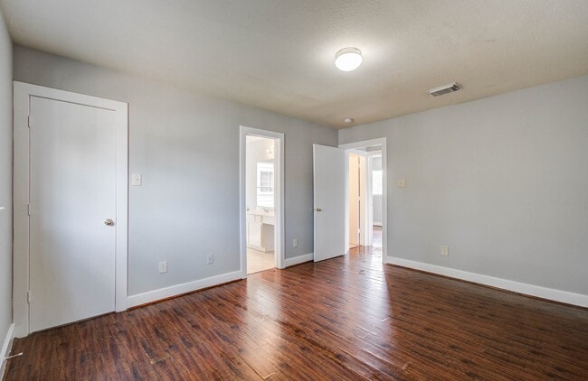 Building Photo - 15850 E Park Ct