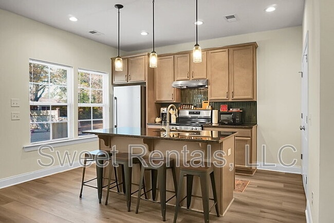 Building Photo - 1717 Wappoo Dr