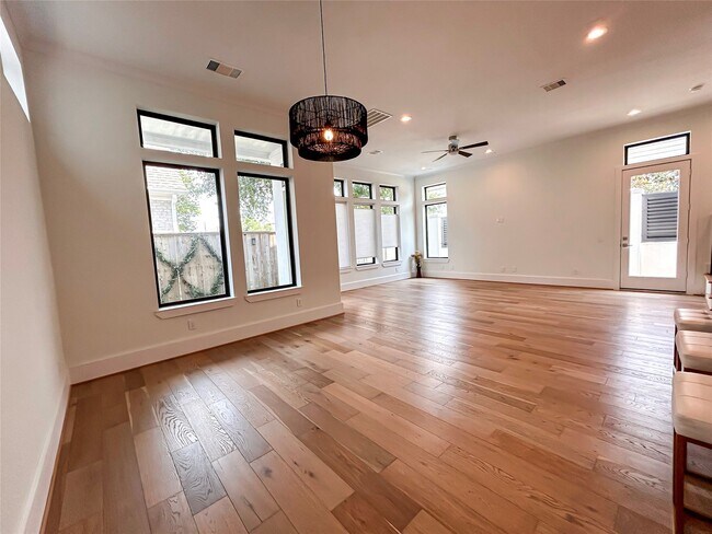 Building Photo - 1735a Moritz Dr
