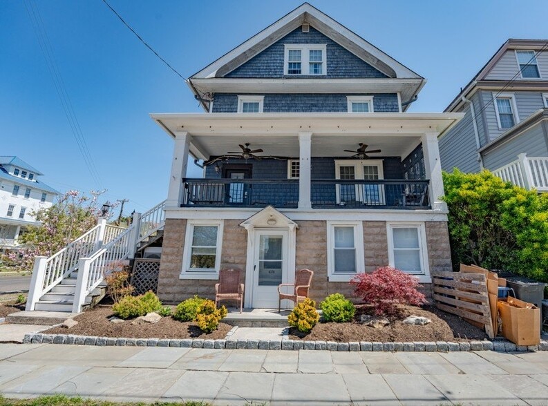 Building Photo - 637 Wesley Ave