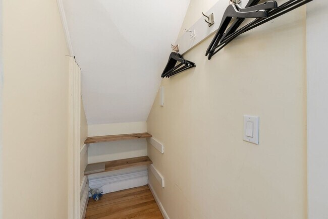 Building Photo - 64 Montebello Rd