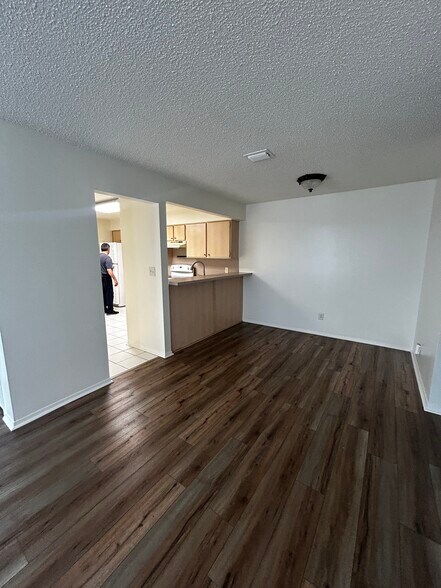 Dining /kitchen counter - 2365 E Geddes Ave