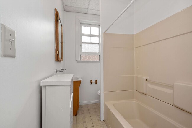 274 Senator, Unit 11 (13) - 274 Senator Place