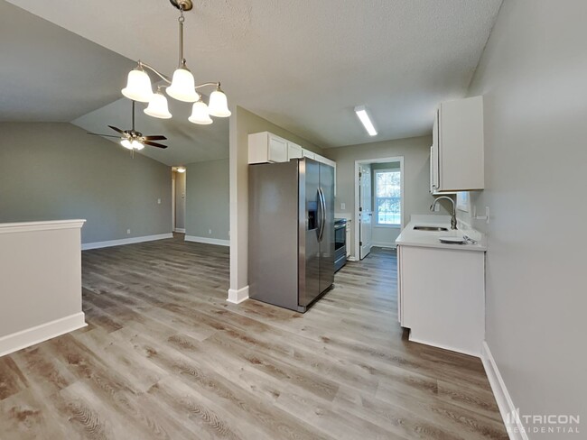 Building Photo - 1412 Grovewood Dr