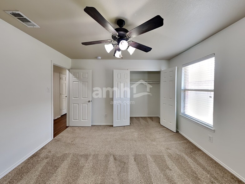 Building Photo - 110 Daisy Dr