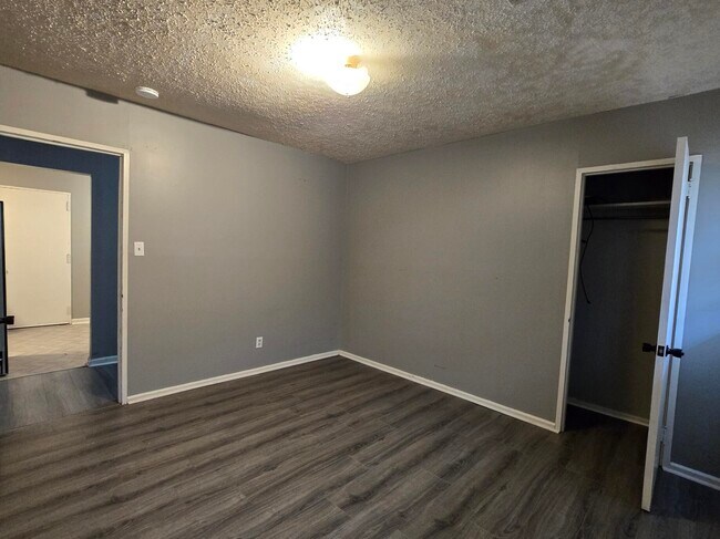 Building Photo - 776 Kenyon Ave