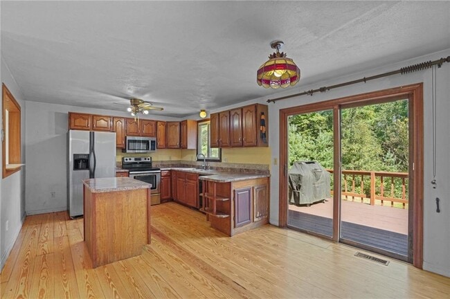 Building Photo - 125 Lewis Farm Rd