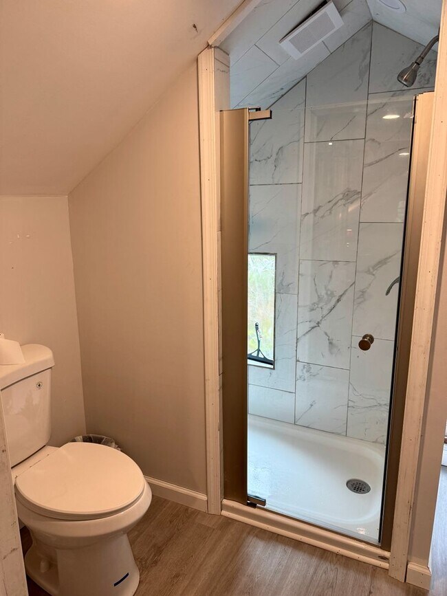 Building Photo - Charming Home in Pembroke with Yard & Storage