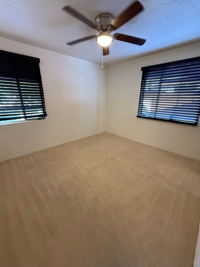 Building Photo - HOUSE FOR RENT