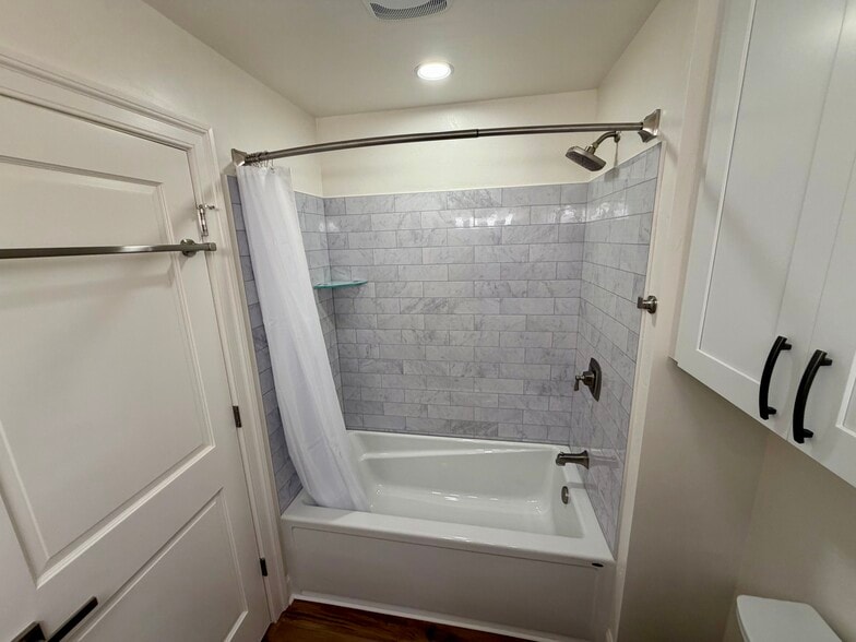 Beautiful shower in the hall bathroom. - 329 Ronald Dr