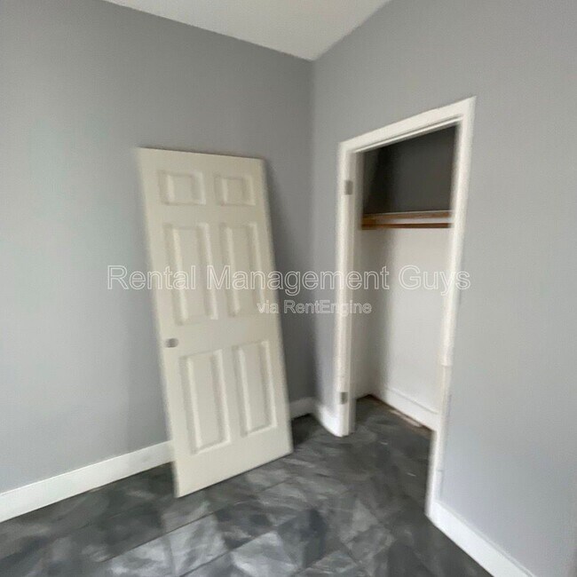 Building Photo - 2931 N Bryant Ave