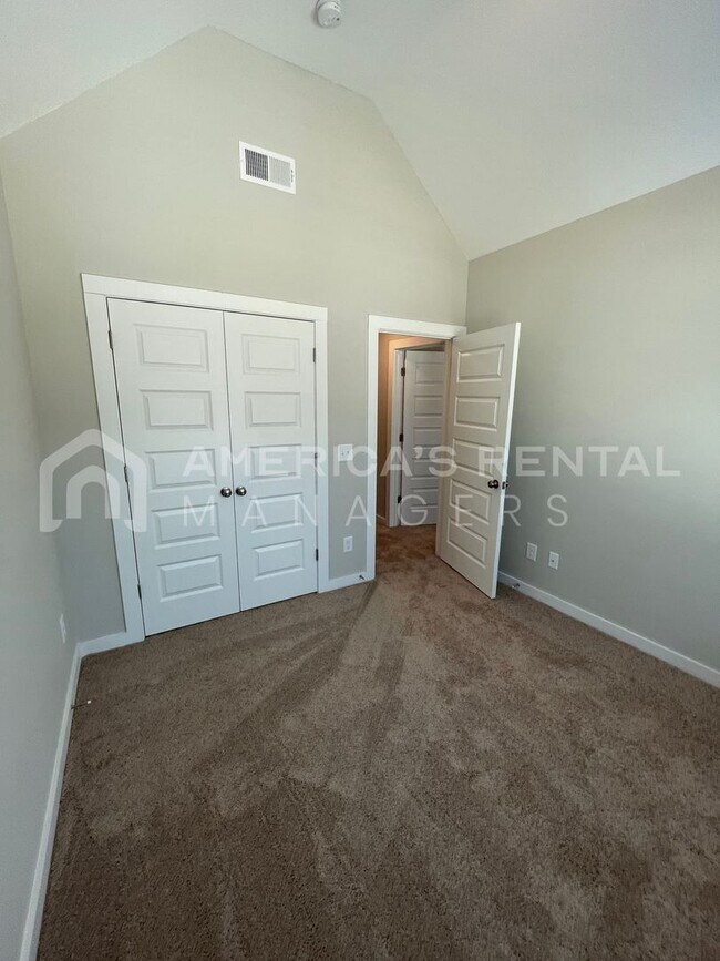 Building Photo - 298 Shiloh Creek Dr