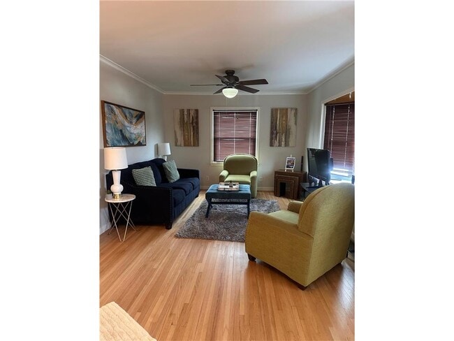 Building Photo - 629 E 67th St