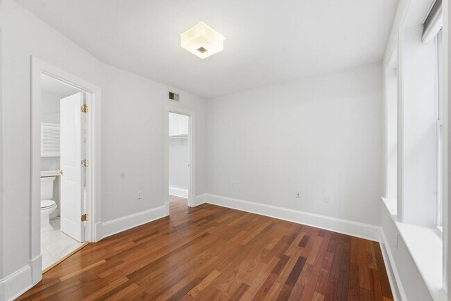 Building Photo - 1465 Columbia Rd NW