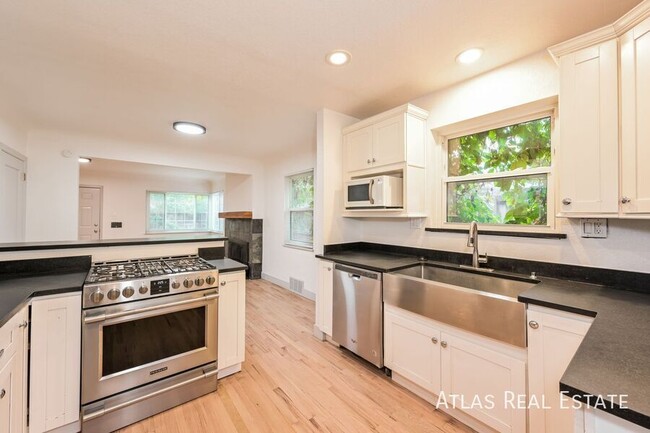 Primary Photo - Stylish 3 BR townhome @ great location! ON...