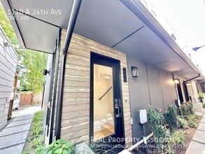 Building Photo - 1110 A 34th Ave