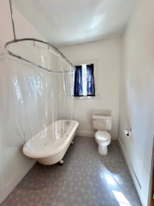 Building Photo - 311 N Division St