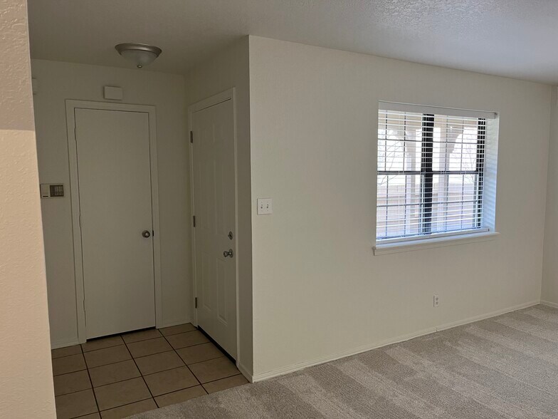 Building Photo - 9107 S Urbana Ave