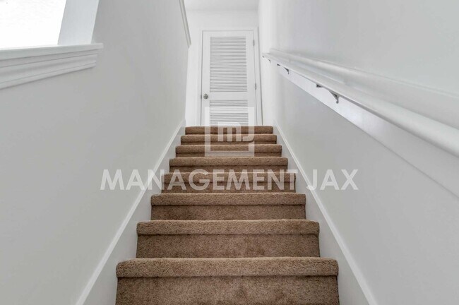 Building Photo - 8306 Zenith Cir