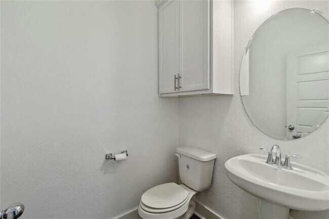 Building Photo - 7205 Bassett Ct