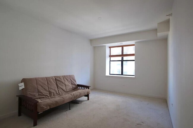 Building Photo - 451 W Huron St