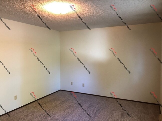 Building Photo - R115