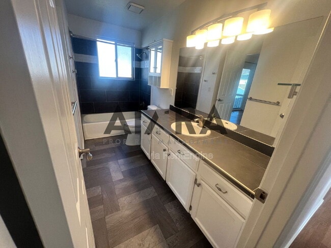 Building Photo - 9111 Parakeet Dr