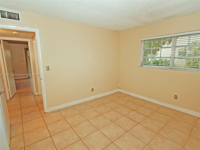 Building Photo - 8650 SW 109th Ave