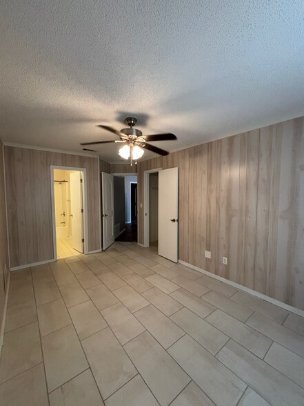 Building Photo - 300 OLYMPIA CT