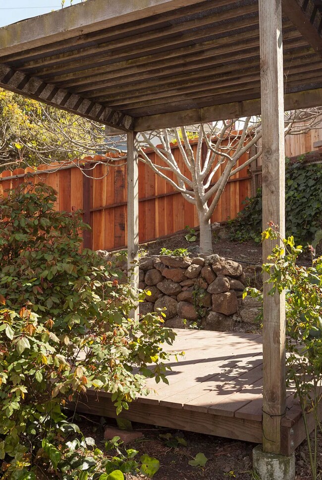 Building Photo - 4433 Brookdale Ave