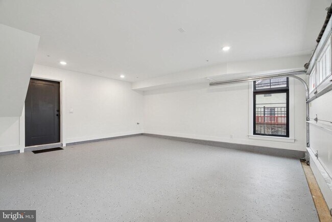 Building Photo - 7519 Ridge Ave