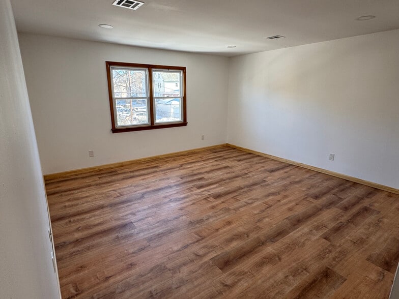 Building Photo - 55 Alpine St