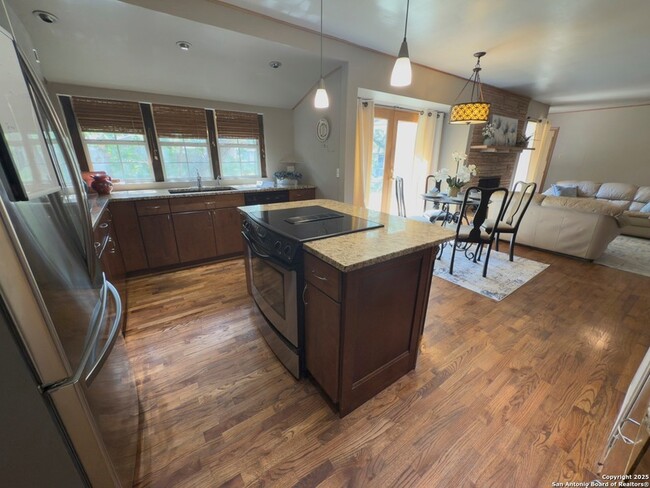 Building Photo - 11022 Dreamland Dr