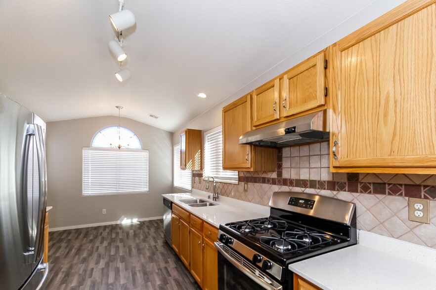 Building Photo - 6445 Bubbling Springs Ave