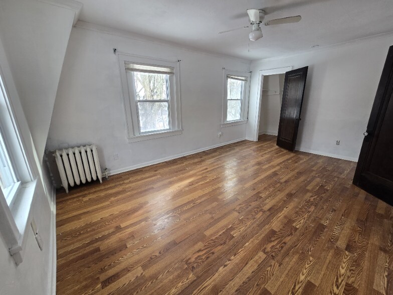 Building Photo - 325 Rustic Ave