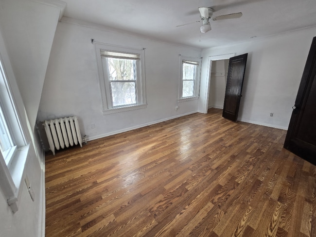 Building Photo - 327 Rustic Ave