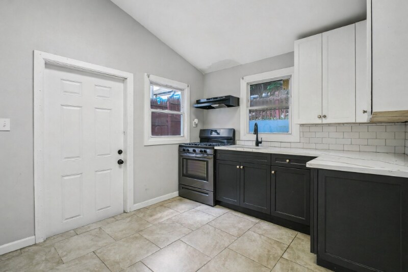 Building Photo - 296 Dixon Ave